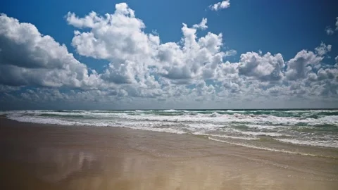 A breathtaking summer seascape features cloud-dotted blue skies meeting Stock-Footage 307276179