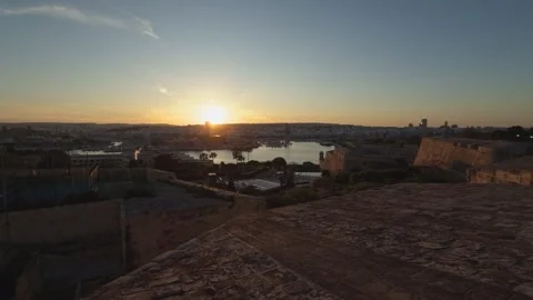 Breathtaking sunset over Valletta, Malta. Vídeos de archivo 334048984