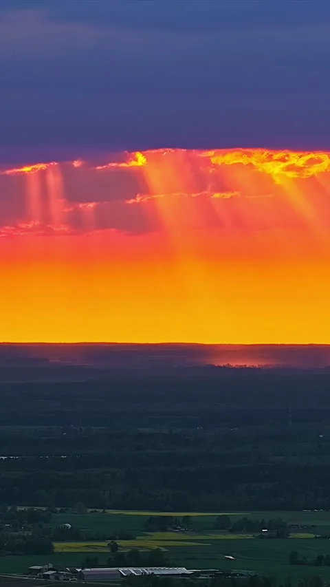 Breathtaking Vibrant Sunset with Dramatic Clouds in a Serene Timelapse Stock Footage 332066529