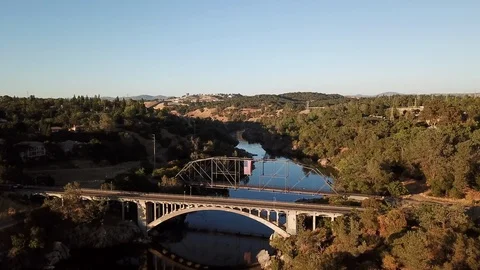 Breathtaking view of the arch bridge over the river in California Video stock 93744000