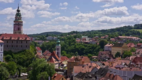 Breathtaking View of Český Krumlov Castle and Church Towers Vidéo 313386723