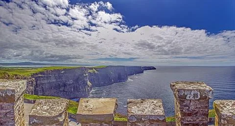 Breathtaking view of the Cliffs of Moher overlooking the Atlantic Ocean in .. Stock-Fotos