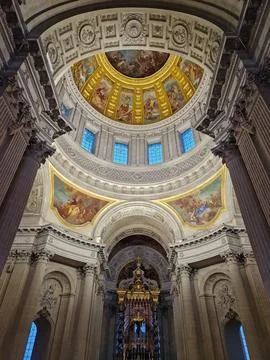 Breathtaking view inside the Saint-Louis des Invalides Cathedral in Paris, .. 库存照片