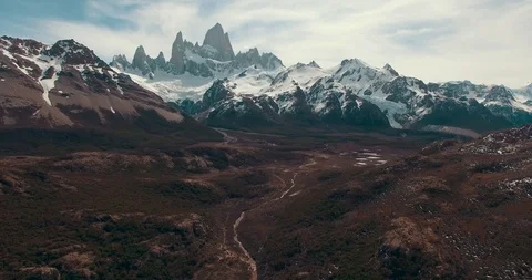 A breathtaking view of the mountain valley and the snowy peaks of Patagonia 스톡 동영상 121783682