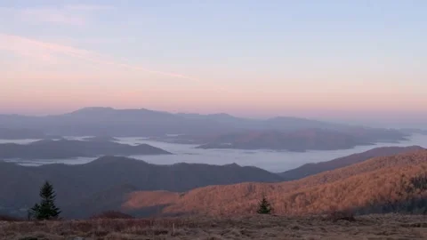 A breathtaking view of mountains bathed in the soft light of sunrise. A serene Stockbeeldmateriaal 278073213