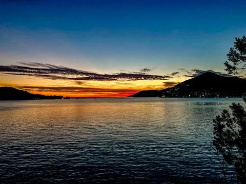 The breathtaking view of the sunset over the tranquil waters and majestic Stock Photos