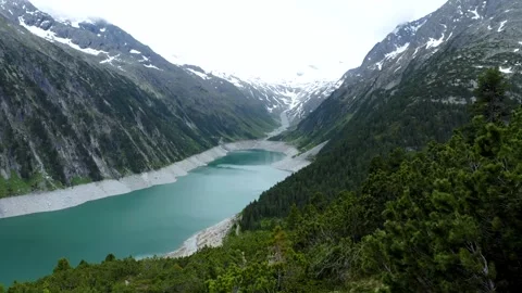 Breathtaking view of turquoise lake surrounded by mountains 스톡 동영상 320262887