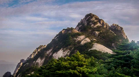 The breathtaking view of the Yellow mountain and sea of clouds 스톡 동영상 37852616