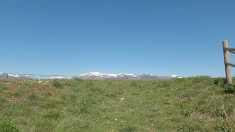 Breathtaking views and snow-capped peaks from Rionero Sannitico, Italy Stockbeeldmateriaal 332428961