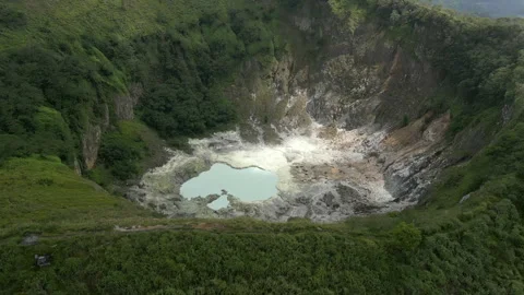 Breathtaking Volcanic Lake with Clouds Mount Mahawu Aerial Shot 库存影片 339857627