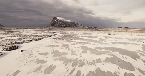 Breathtaking Winter Landscape with Snow-Covered Mountains 스톡 동영상 323301274