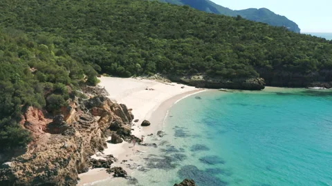 Breathtakingly large cliffs which drop to the pounding Atlantic Stockbeeldmateriaal 150401823