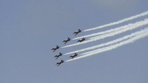 Breitling Jet Team Diving Smoke On 動画素材 57670166