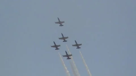 Breitling Jet Team Formation Break Barrel Roll 스톡 동영상 57672847