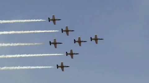 Breitling Jet Team Formation Fly By 動画素材 57671927