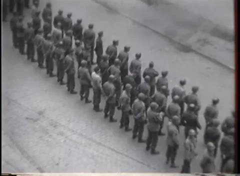 BREMEN, GERMANY - 1945: Troops Return Home — Ranks on a cobbled street Stock Footage 342819382