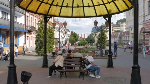 Brest, Belarus - June 29, 2019: Daily life on a city street. 스톡 동영상 118286183