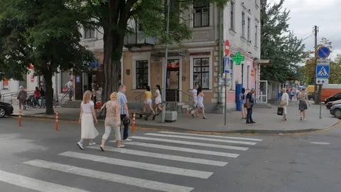 Brest, Belarus - June 29, 2019: Daily life on a city street 4 Video stock 118366758