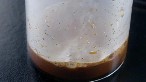 BREW Pour Coffee Realtime 库存影片 154239570