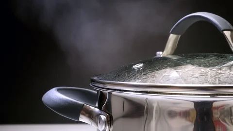 Brewed potatoes. The pot comes from a pot from under the lid. Dinner is getting Stock-Footage 89841030