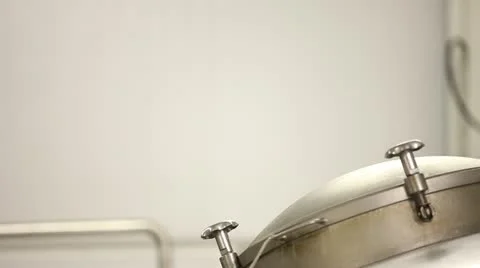 Brewer adding hops to beer copper 스톡 동영상 21022732