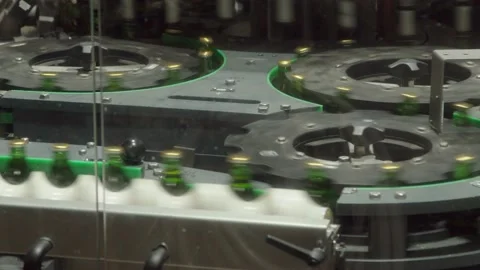 Brewery, beer, bottles, labelling machine, wide.mov Stock-Footage 190961441