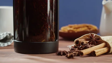 Brewing black tea in a teapot close-up. Drinking hot herbal drink on blue Vídeo Stock 169117768
