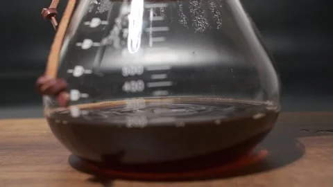 Brewing with chemex macro shot 動画素材 237330173