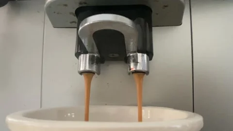 Brewing coffe with automated machine at home Stock Footage 150795596