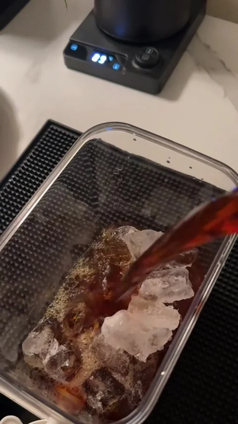 Brewing coffee drinks Stock Footage 316589187