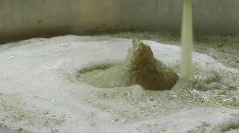 Brewing Craft Beer in Large Brew Kettle at Brewery 動画素材 61502090