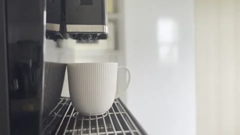 Brewing espresso into ceramic cup Stock-Footage 335598717