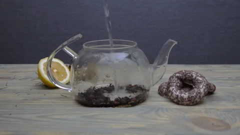 Brewing hibiscus tea 動画素材 178430102