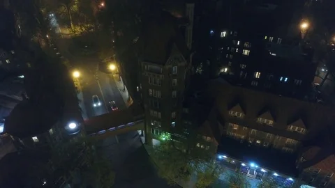Brick apartment courtyards after dark in Forest Hills Queens 库存影片 76908296