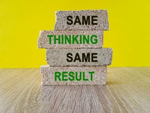 Brick blocks with words Same thinking same results Fotos de archivo