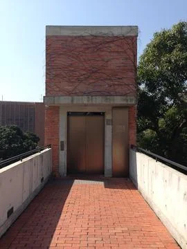 Brick building with elevator entrance Foto stock
