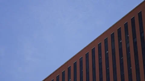 Brick Building Facade Corner Against Clear Blue Sky Seoul 스톡 동영상 338149674