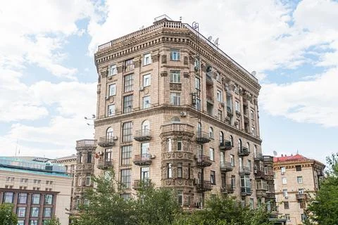 Brick building with traditional elements, Kyiv, Ukraine Multi-story structu.. Foto stock