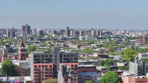 Brick clock tower and armory above Brooklyn brownstone blocks 库存影片 274364533