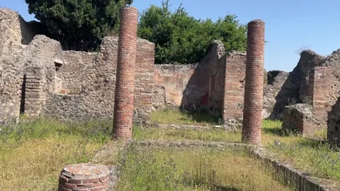 Brick Columns and Roman Ruins in Pompeii Видео 336713006
