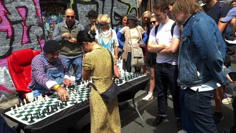 Brick Lane chess fun. Video stock 198923572