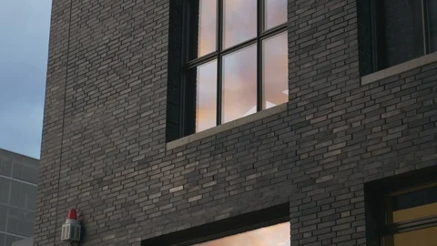 Brick Office Building Wall and Windows Exterior Vídeos de archivo 86563084