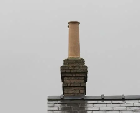 Brick stack with tall cream chimney pot Foto stock