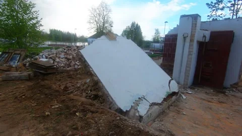 Brick Wall Collapses During Demolition Of An Old Building. Slow Motion Vídeos de archivo 133548656