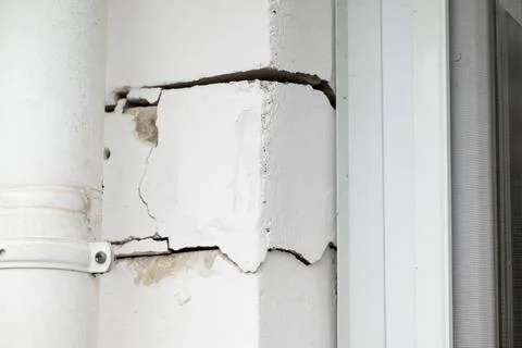 Brick wall of a house with cracks, errors in building 스톡 사진