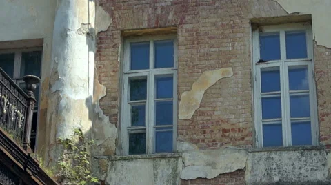 Brick window of the old abandoned house Видео 40432942