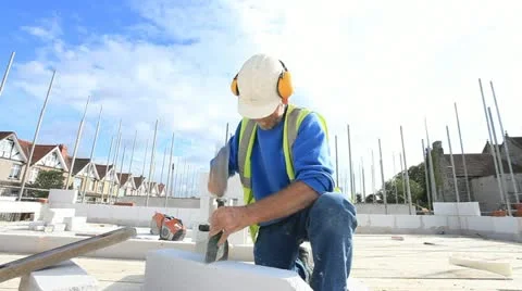 Bricklayer on construction site Video stock 12183568