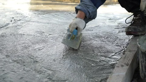 Bricklayer laying concrete To create a cement floor inside the house Video stock 283066421
