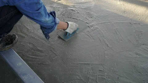 Bricklayer laying concrete To create a cement floor inside the house Video stock 283066447