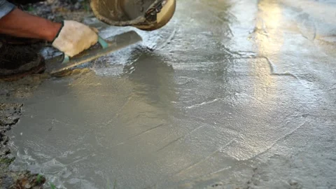 Bricklayer laying concrete To create a cement floor inside the house Video stock 283066638